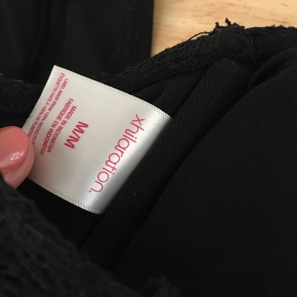 Cute Black Bikini - Picture 4 of 5